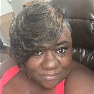 Meet your Posher, Simone